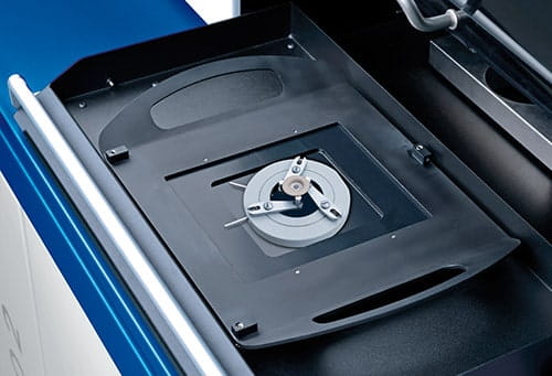 OptiSpheric IOL tray with self-centering holder