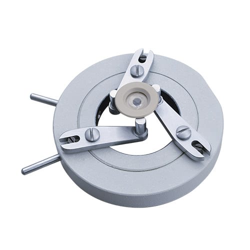 OptiSpheric IOL: Self-centering seat for lens holder for measurement in air